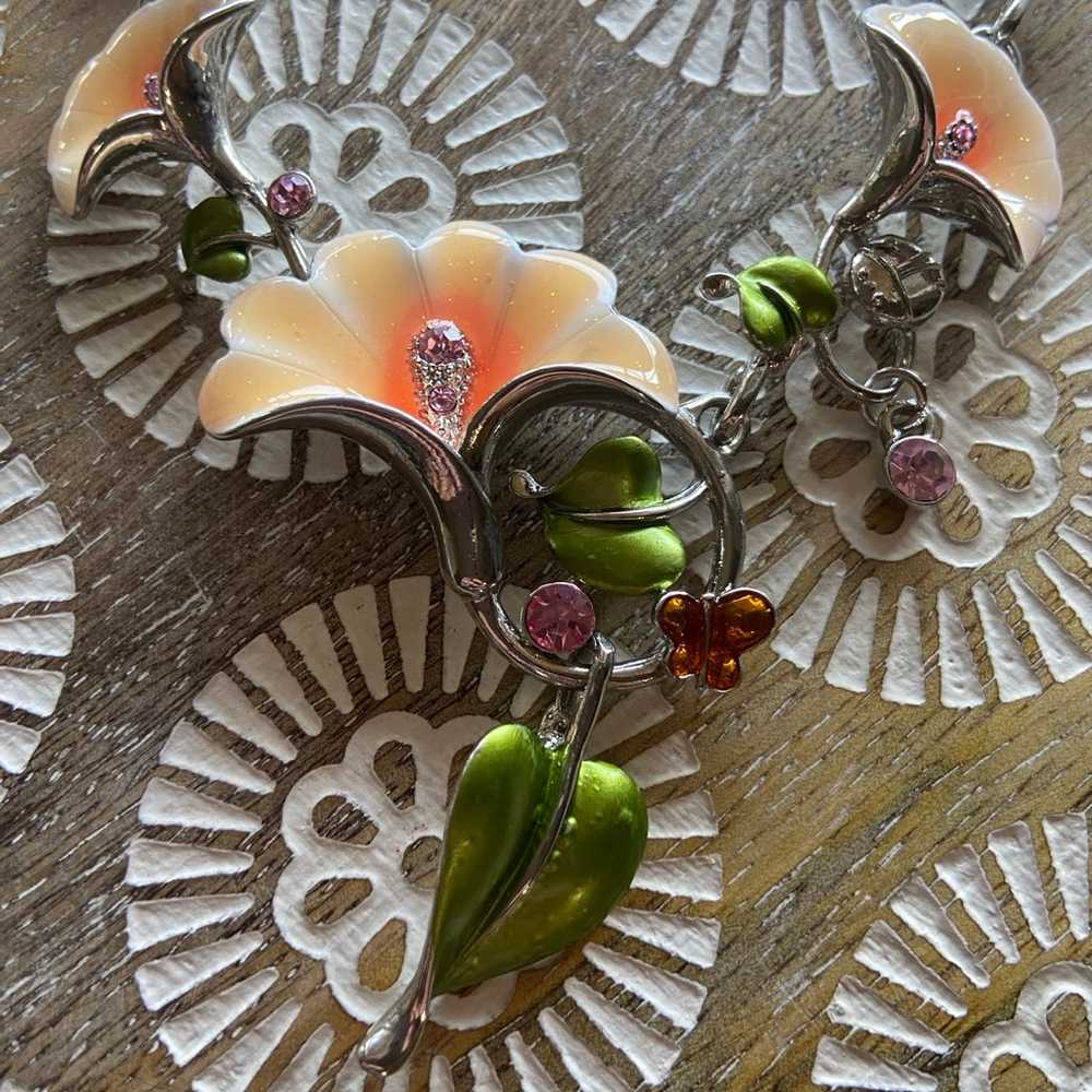 Flower Necklace With Green Leaves with earrings - image 6