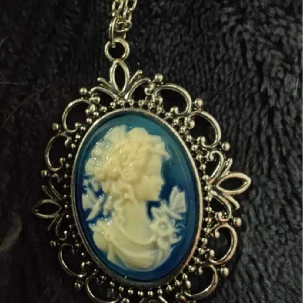 Vintage Victorian Style pendant - image 5