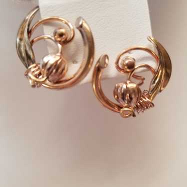 Vintage Gold Filled Screwback Earrings - image 1