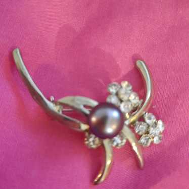 Silvertone Crystal and Peacock Pearl Brooch - image 1