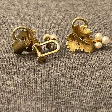 Vintage signed Krementz pearl earrings.