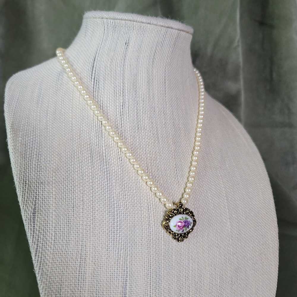 Vintage Avon Victorian Pendant Necklace - image 1