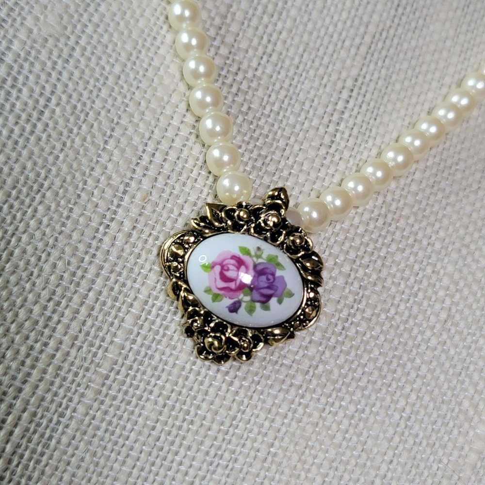 Vintage Avon Victorian Pendant Necklace - image 2