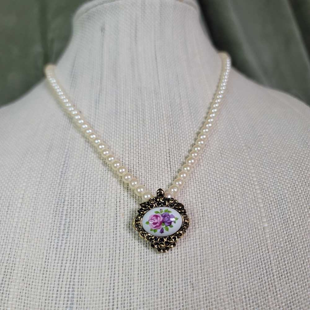 Vintage Avon Victorian Pendant Necklace - image 4