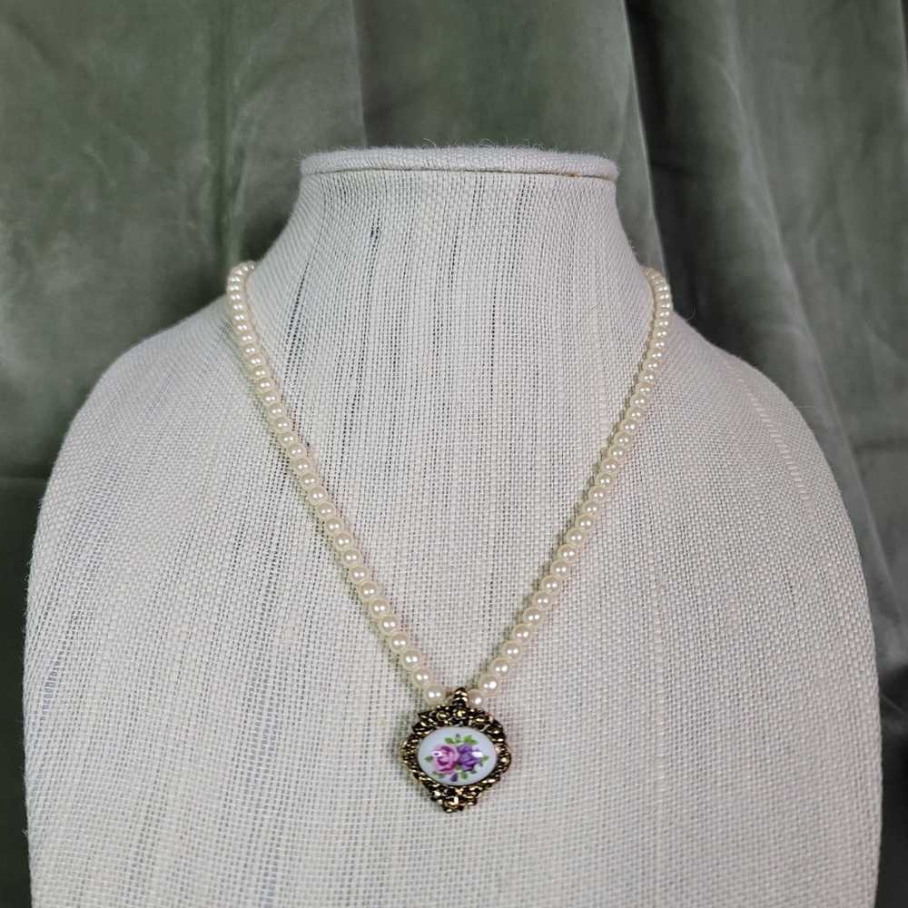 Vintage Avon Victorian Pendant Necklace - image 5