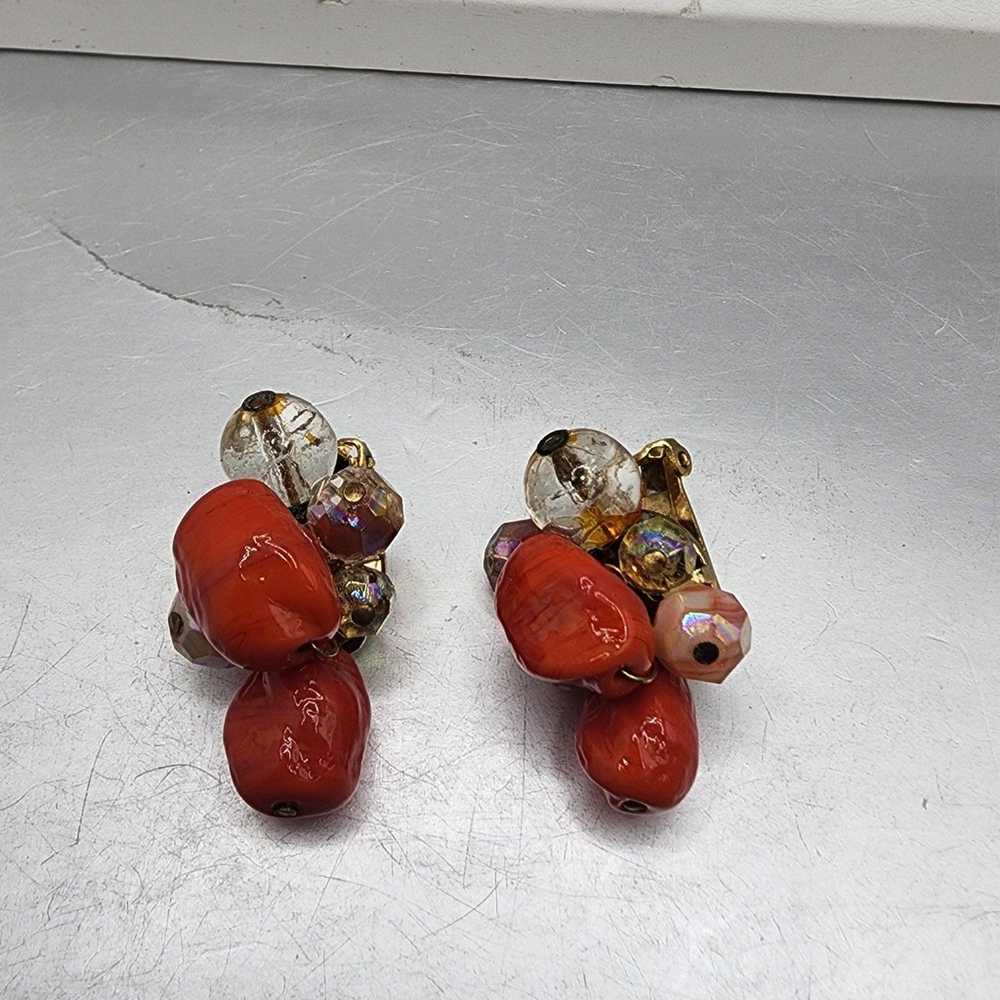 Vintage Hattie Carnegie Coral  Glass Clip-on Earr… - image 6