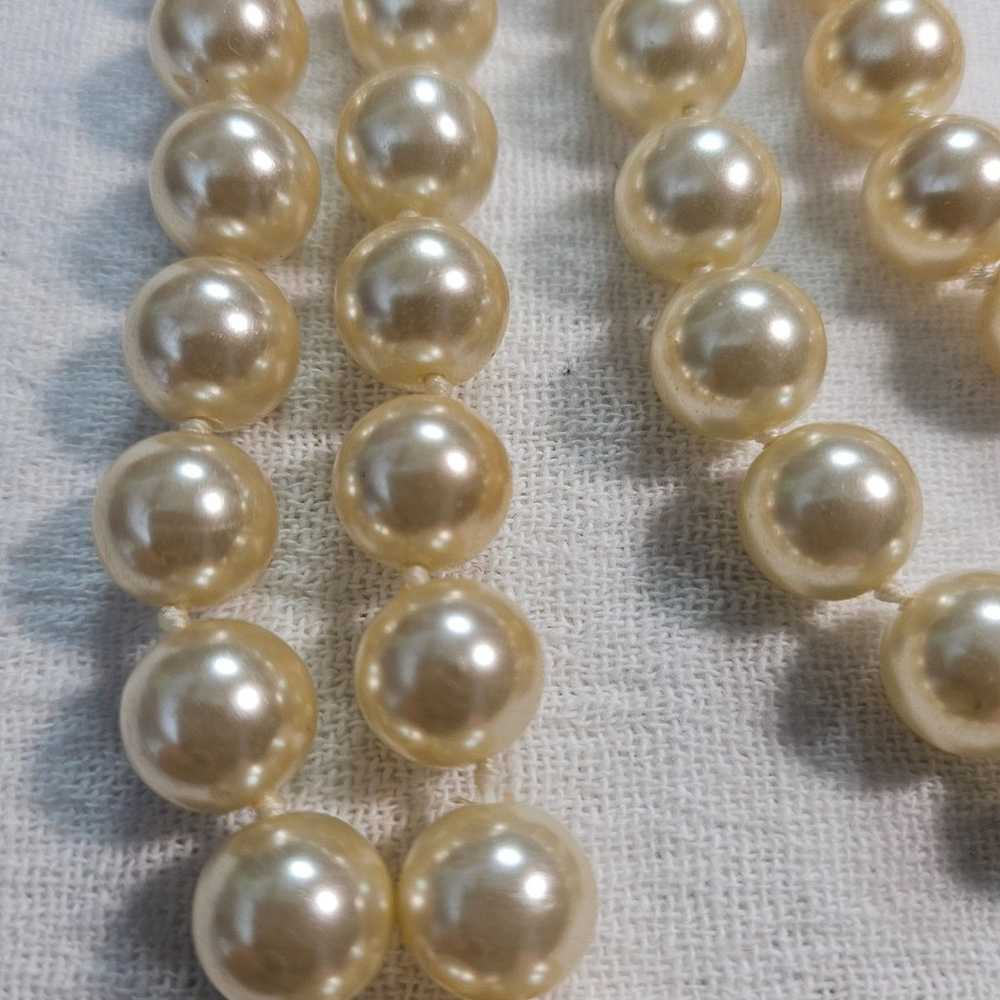 VINTAGE "SAL" DOUBLE STRAND FAUX PEARL INFINITY N… - image 8