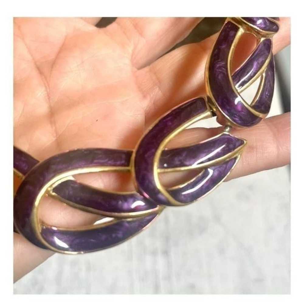 Vintage Trifari gold tone and purple necklace - image 8