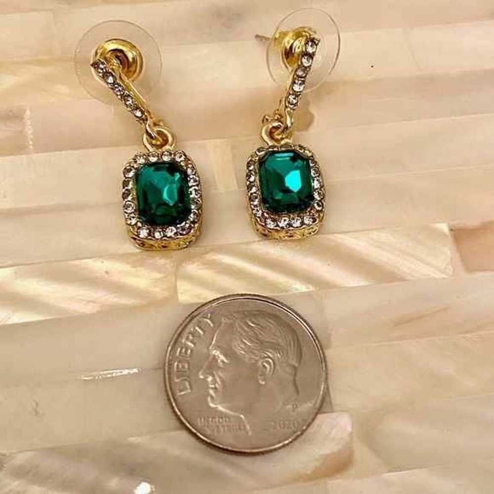 Emerald green gold earrings - image 3