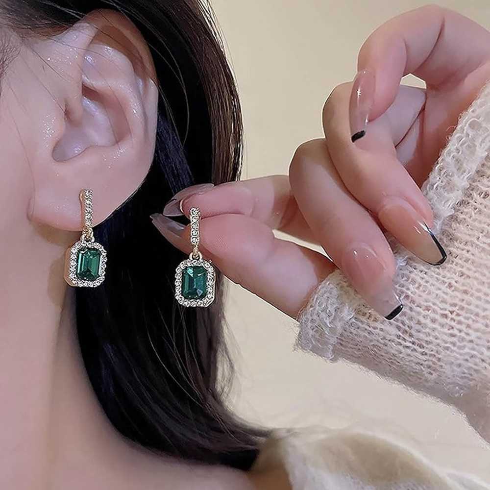 Emerald green gold earrings - image 4