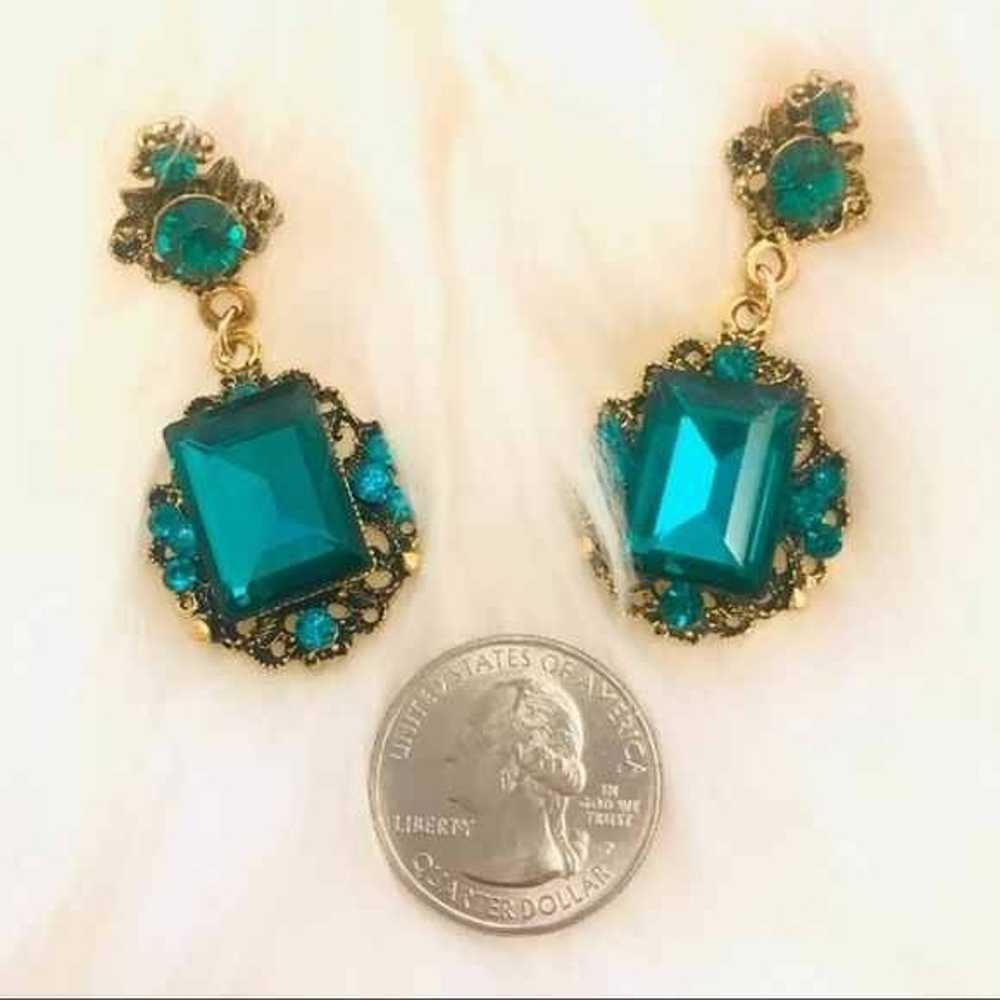 Emerald green gold earrings - image 5