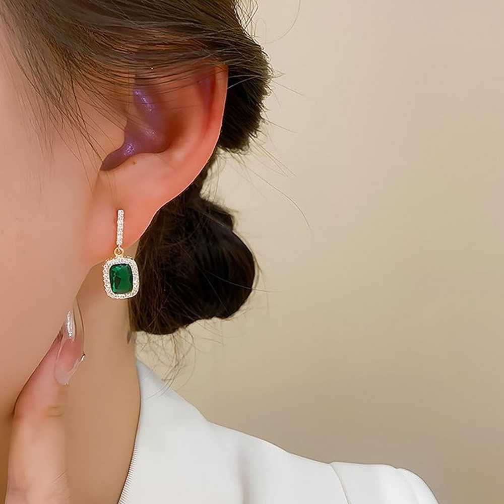 Emerald green gold earrings - image 7