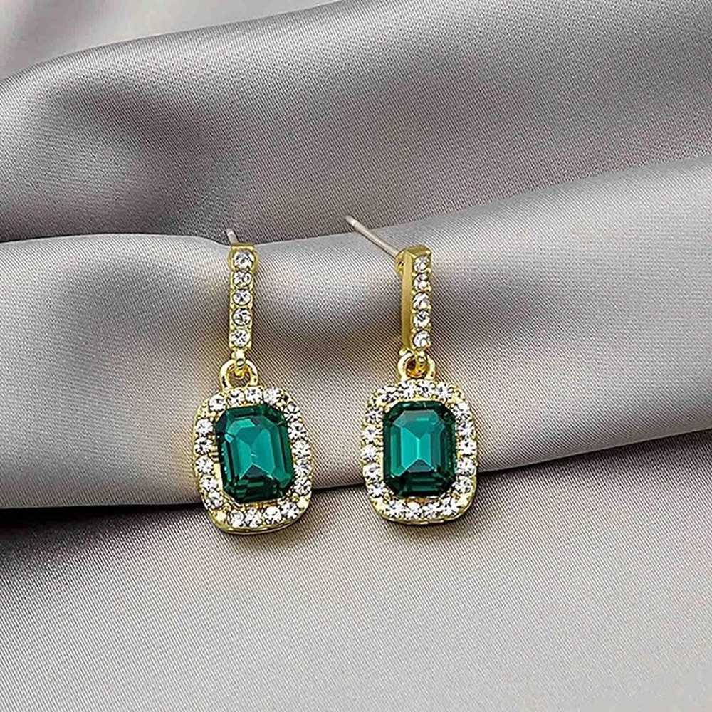 Emerald green gold earrings - image 9