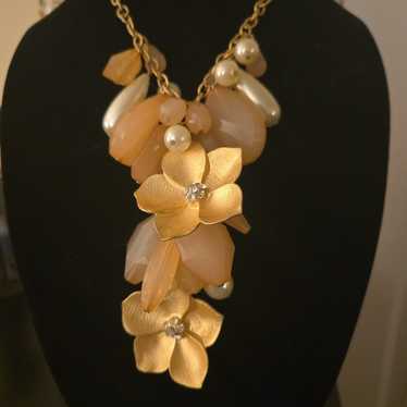 Vintage chunky flower necklace with pearl beads - image 1