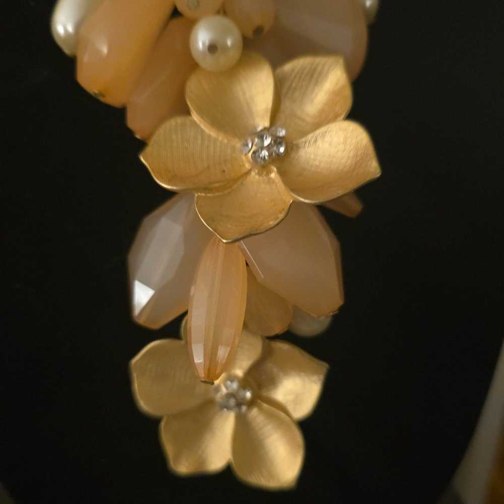 Vintage chunky flower necklace with pearl beads - image 2