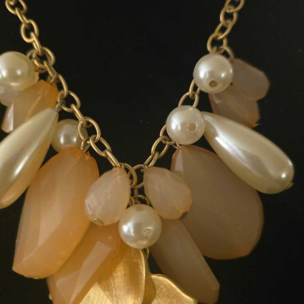 Vintage chunky flower necklace with pearl beads - image 5