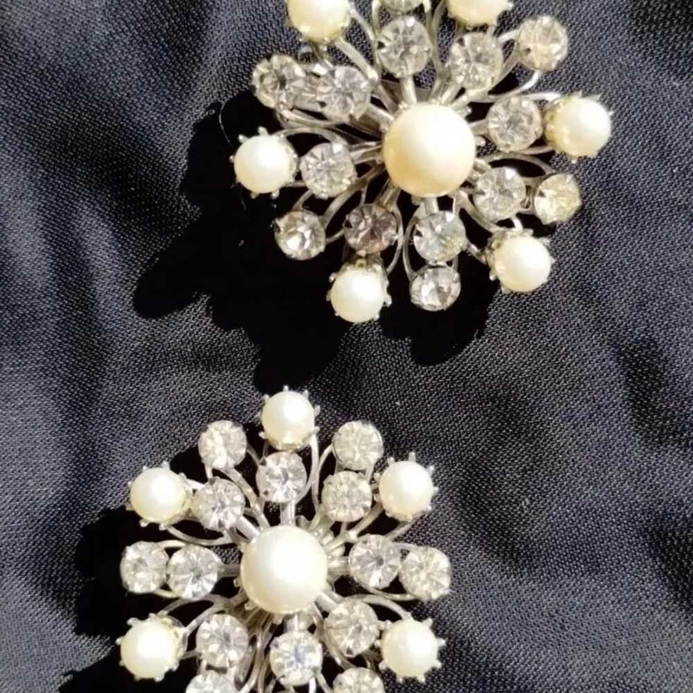 Vintage 50s  SNOWFLAKE pearl rhinestone cluster s… - image 2