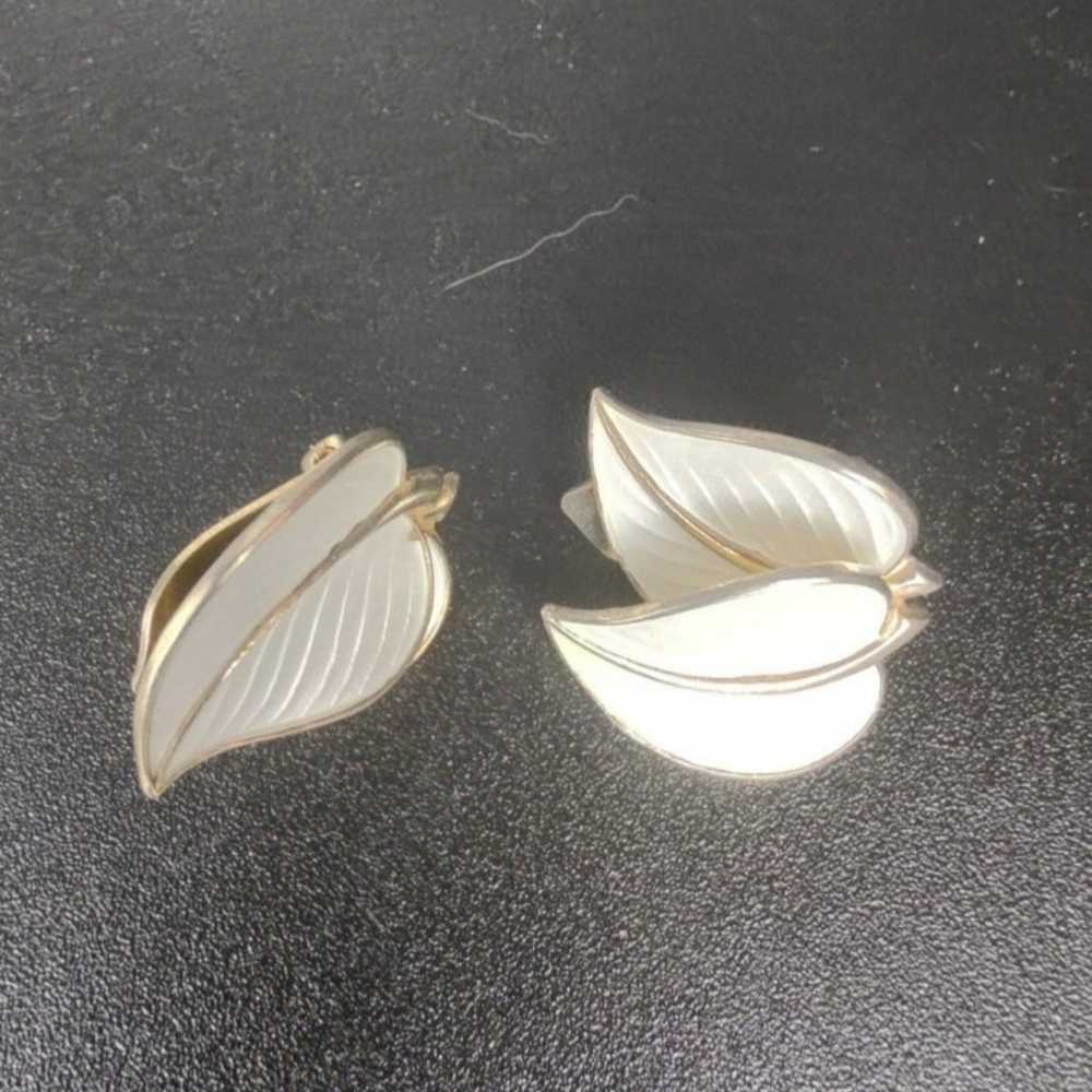 Hans Myrhie clip on double leaf earrings - image 2