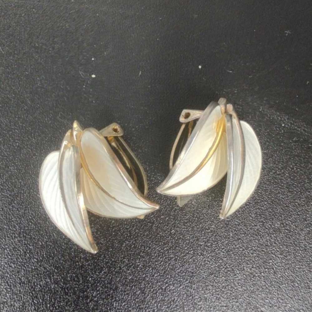 Hans Myrhie clip on double leaf earrings - image 4