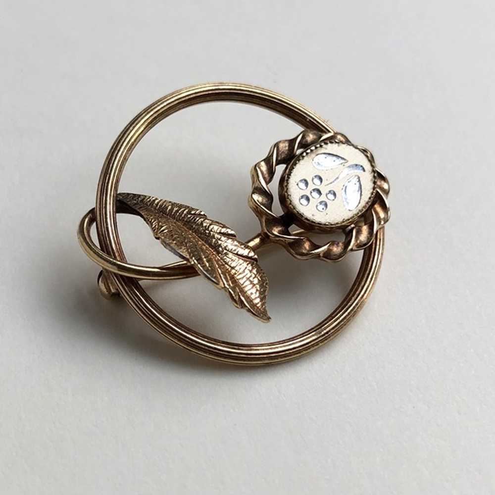 Gold floral brooch 60s vintage, simple elegant fl… - image 9