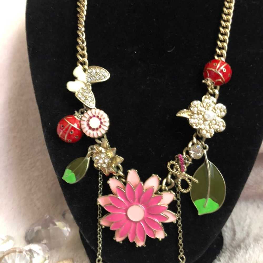 Vintage Betsey Johnson Painted Flowers Necklace - image 3