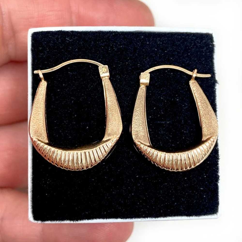 10k Solid Yellow Gold Semi Hollow Hoop Earrings (… - image 1