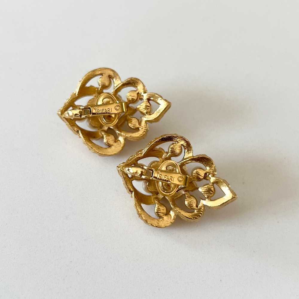 Vintage Trifari Gold Tone Faux Pearl Earrings - image 5