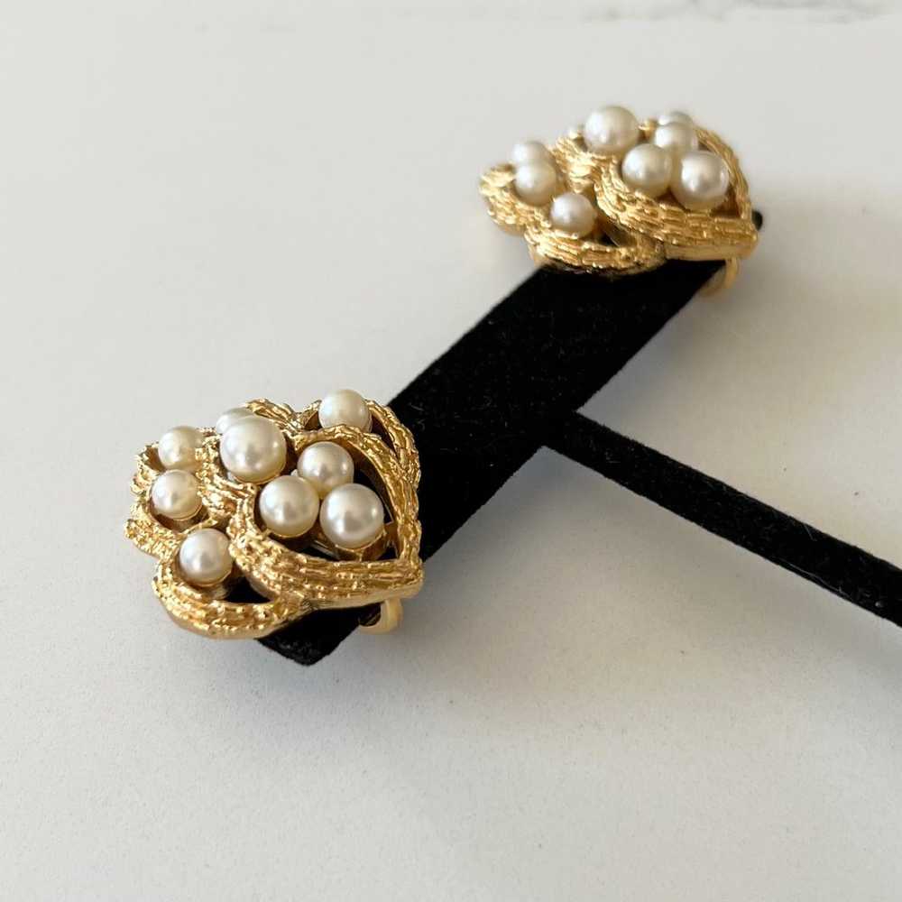 Vintage Trifari Gold Tone Faux Pearl Earrings - image 8