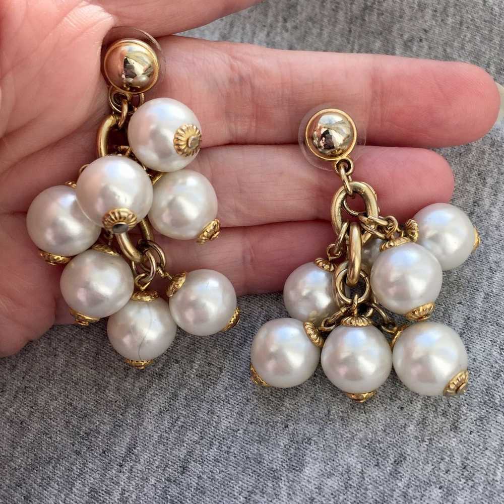 Vtg Pearl cluster earrings - image 1