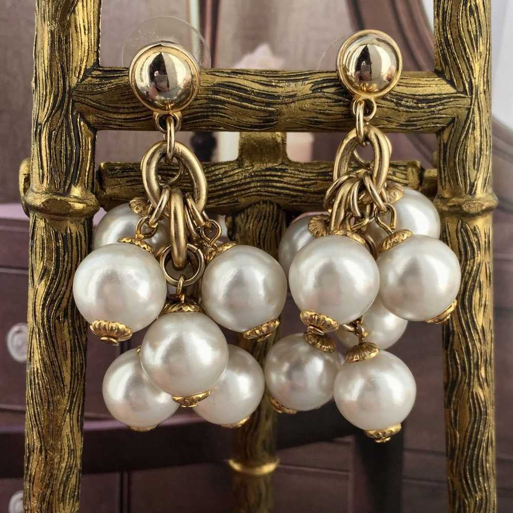 Vtg Pearl cluster earrings - image 2