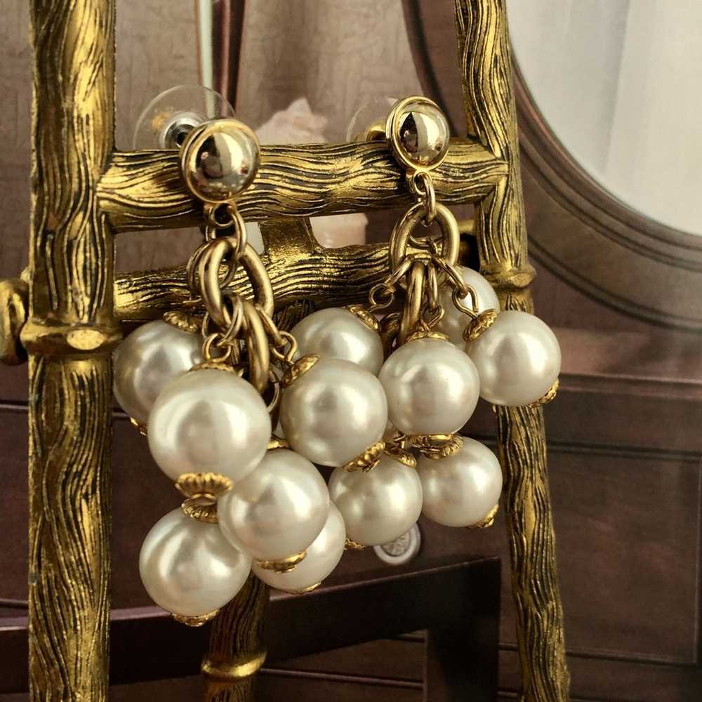 Vtg Pearl cluster earrings - image 3