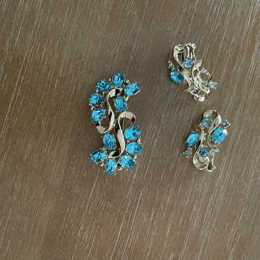 Vintage turquoise pin and earrings - image 1