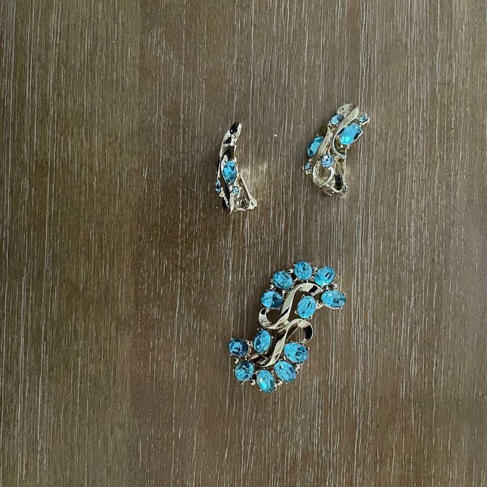 Vintage turquoise pin and earrings - image 2