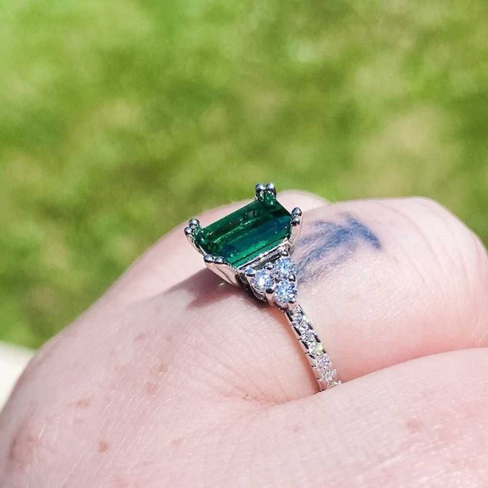 14k white gold- emerald (lab made) ring - image 3