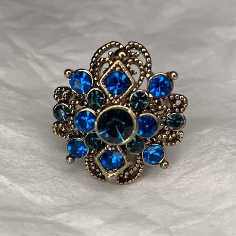 Vintage Blue Rhinestone Costume Ring Filigree Roy… - image 1