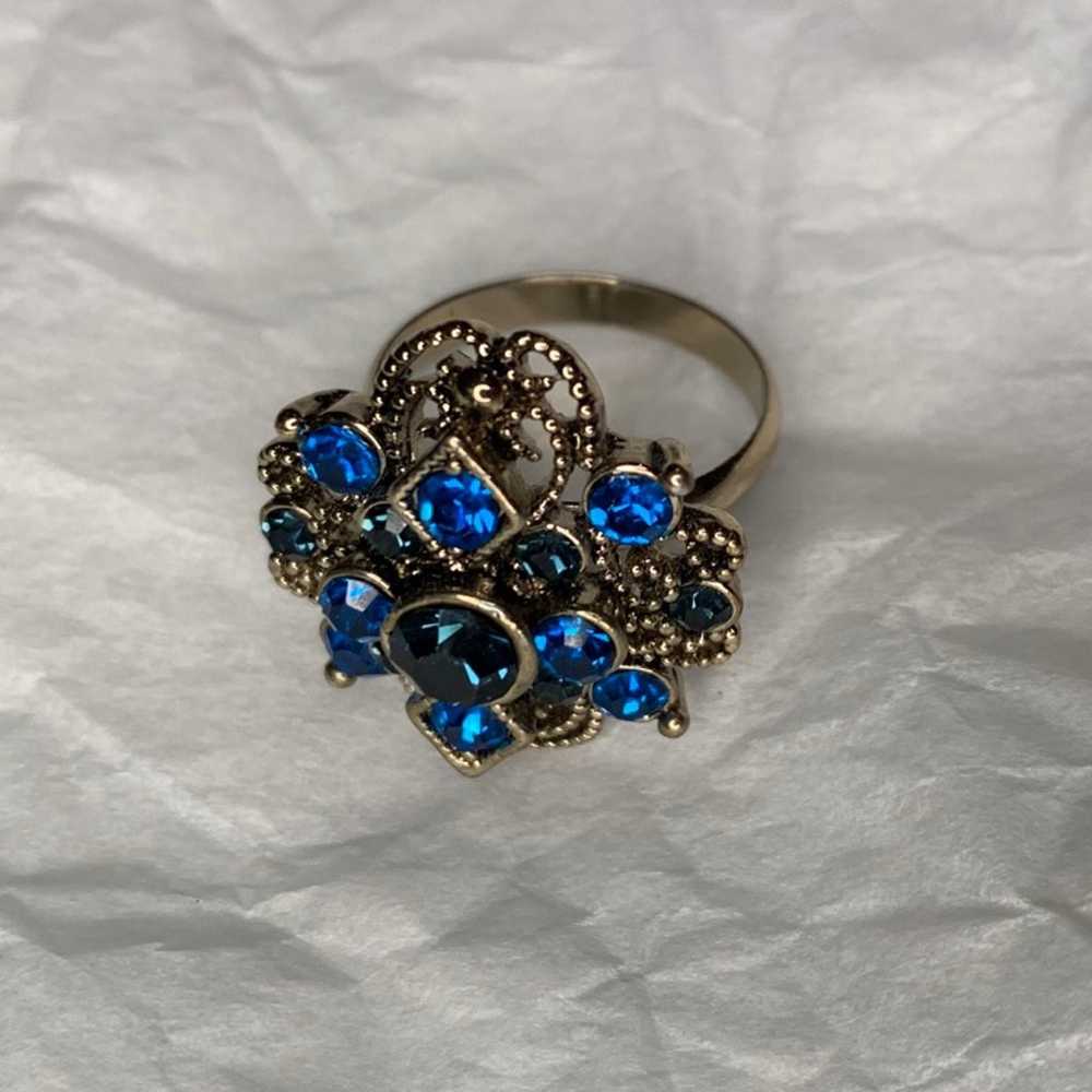 Vintage Blue Rhinestone Costume Ring Filigree Roy… - image 3