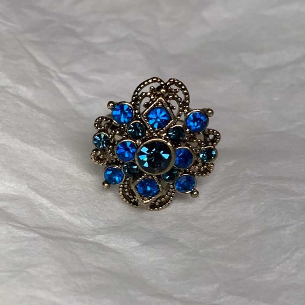 Vintage Blue Rhinestone Costume Ring Filigree Roy… - image 4