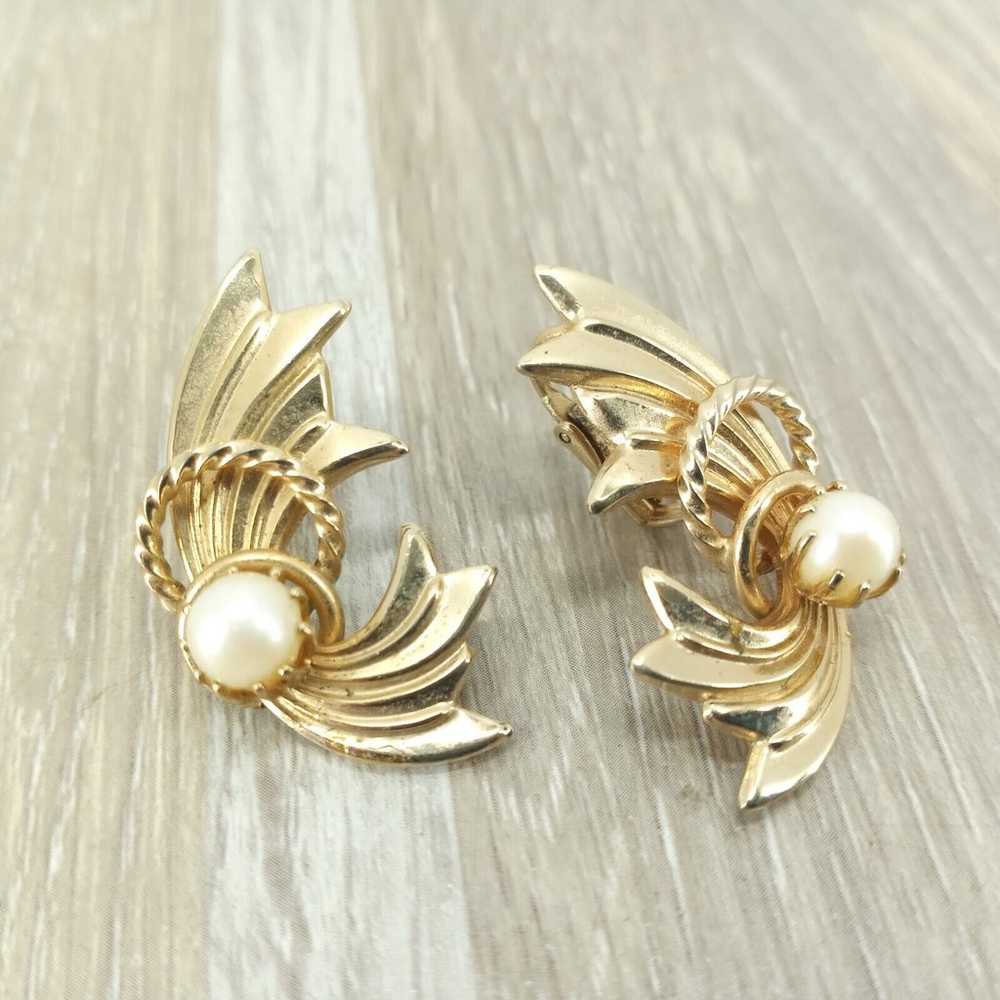 Vintage Earrings Gold Tone Imitation Pearls Clip … - image 1