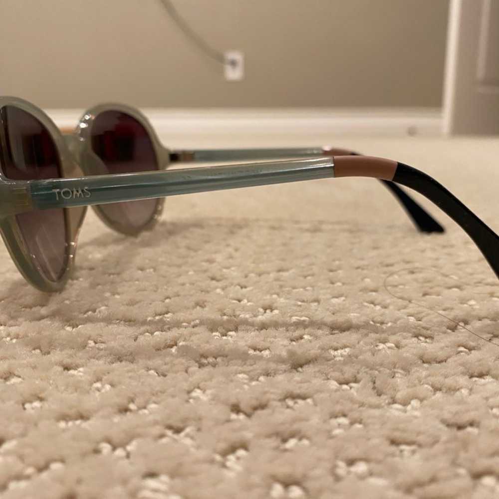 Vintage TOMS sunglasses, light grey - image 3