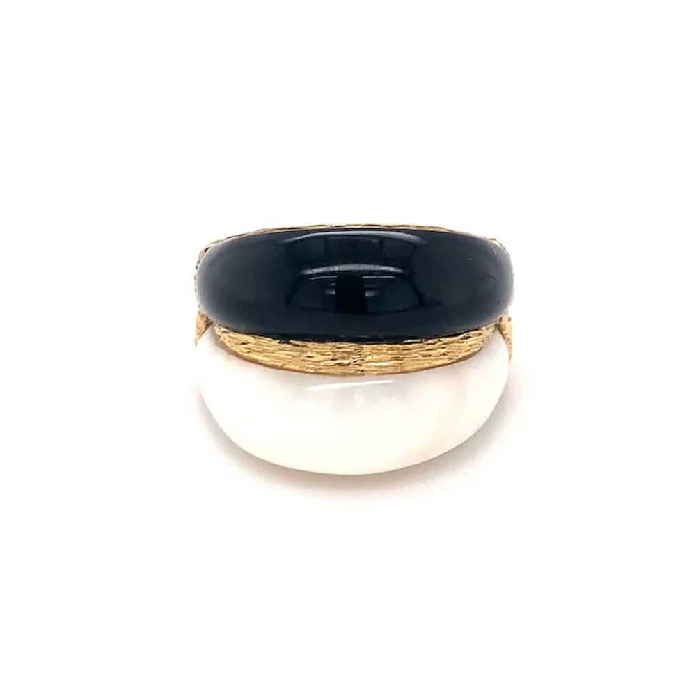 White Coral and Black Onyx Bombe 18K Yellow Gold … - image 3