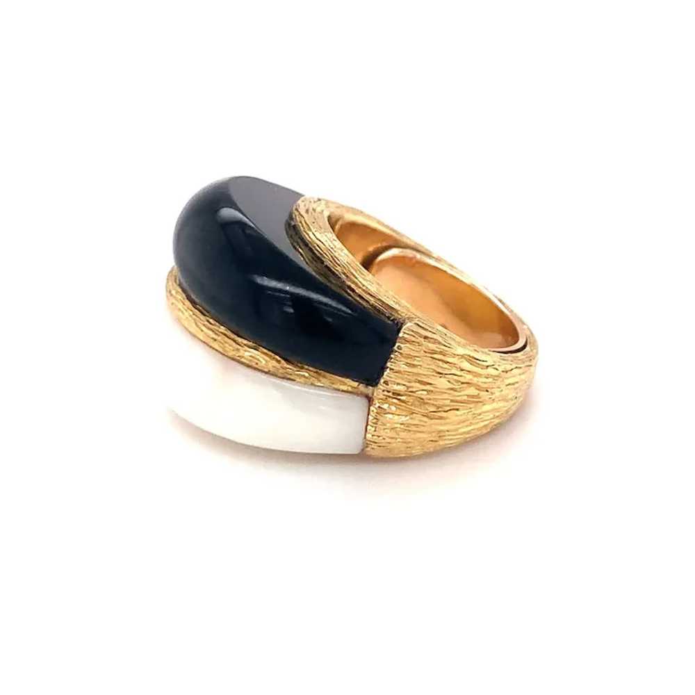 White Coral and Black Onyx Bombe 18K Yellow Gold … - image 4