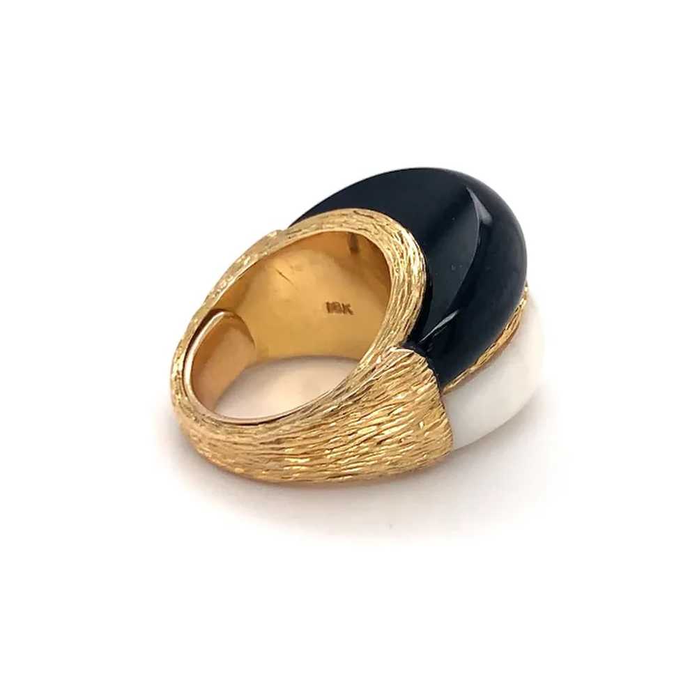 White Coral and Black Onyx Bombe 18K Yellow Gold … - image 7