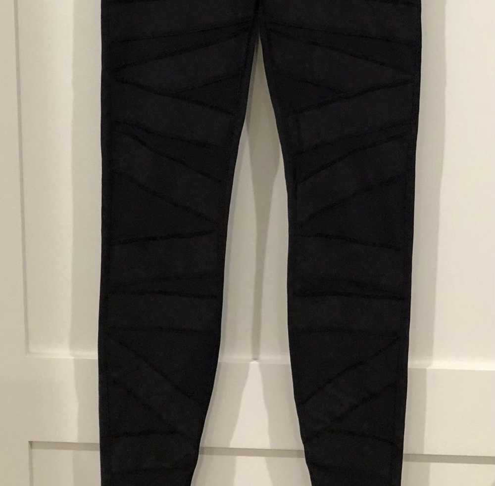 Lululemon Lululemon Active Leggings - image 3