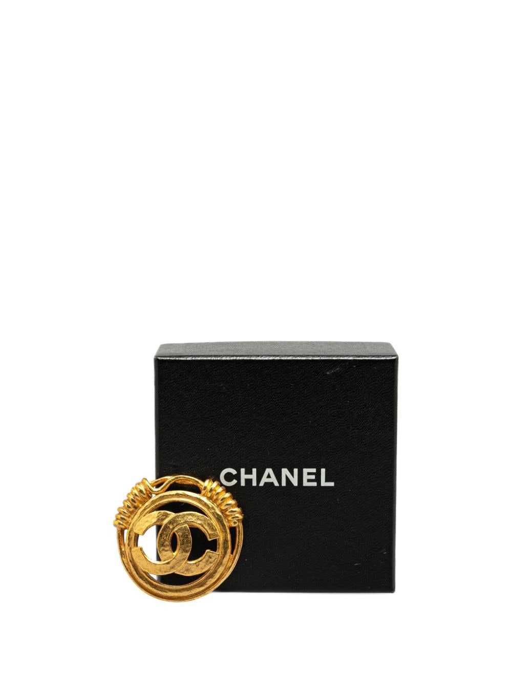 CHANEL Pre-Owned 1994 Gold Plated CC costume broo… - image 4