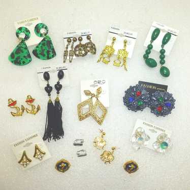 Nice lot vintage 1980's earrings fashion skeleton… - image 1