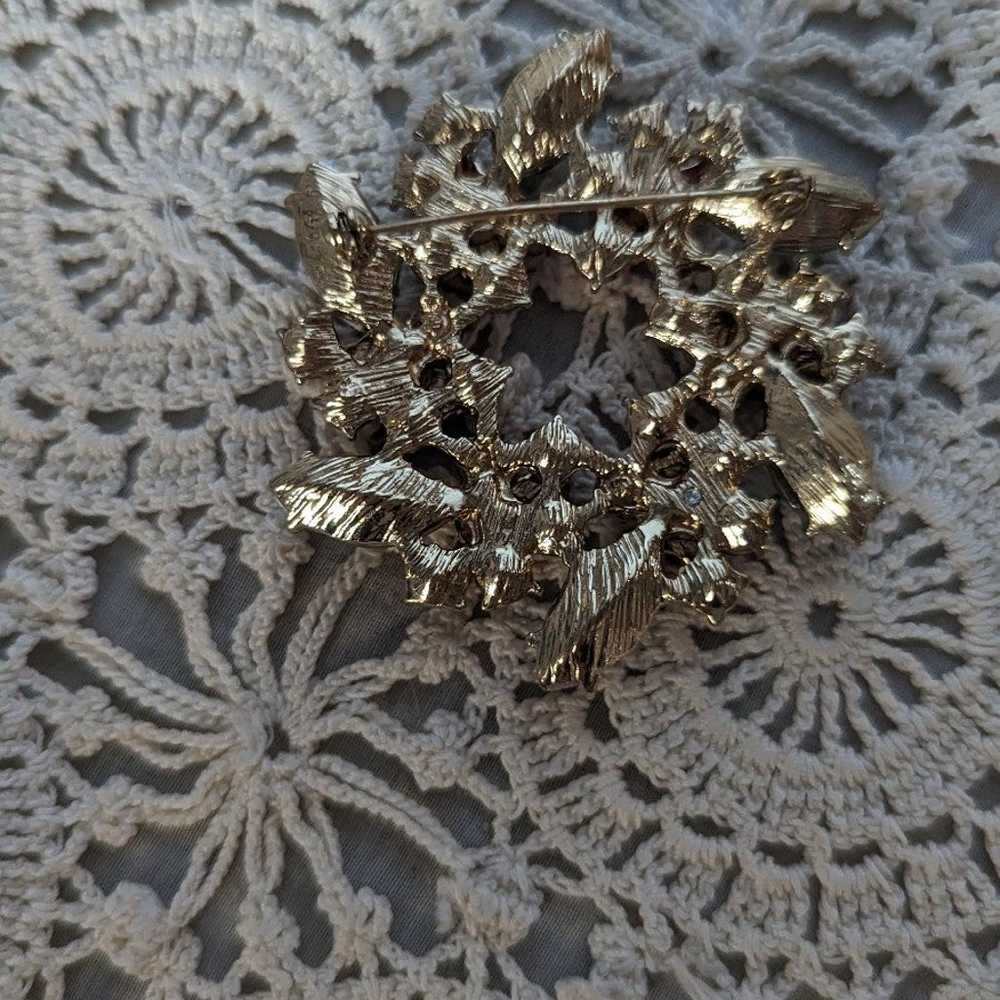 Vintage Xmas Wreath Brooch - image 2