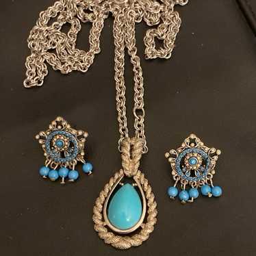 Vintage 1972 Avon Blue Teardrop Necklace Set - image 1