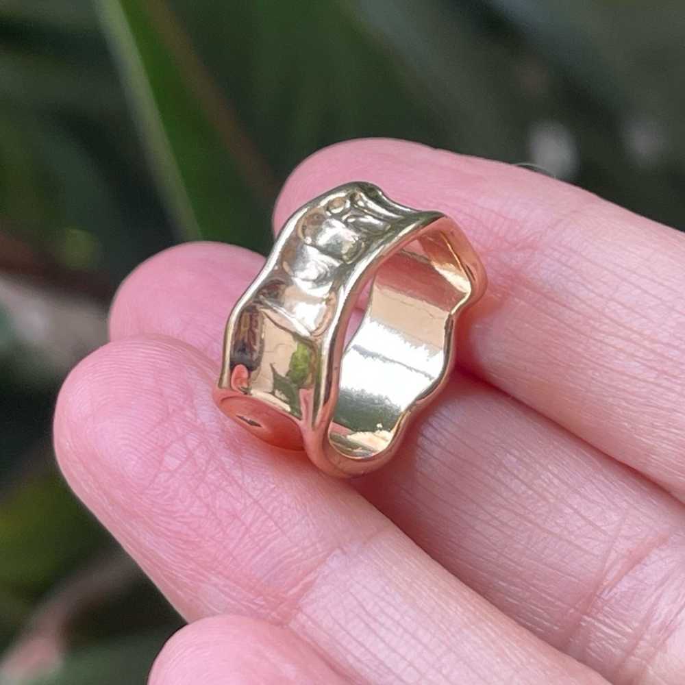 Hammered style rose gold tone size 5.0 pinky ring - image 2