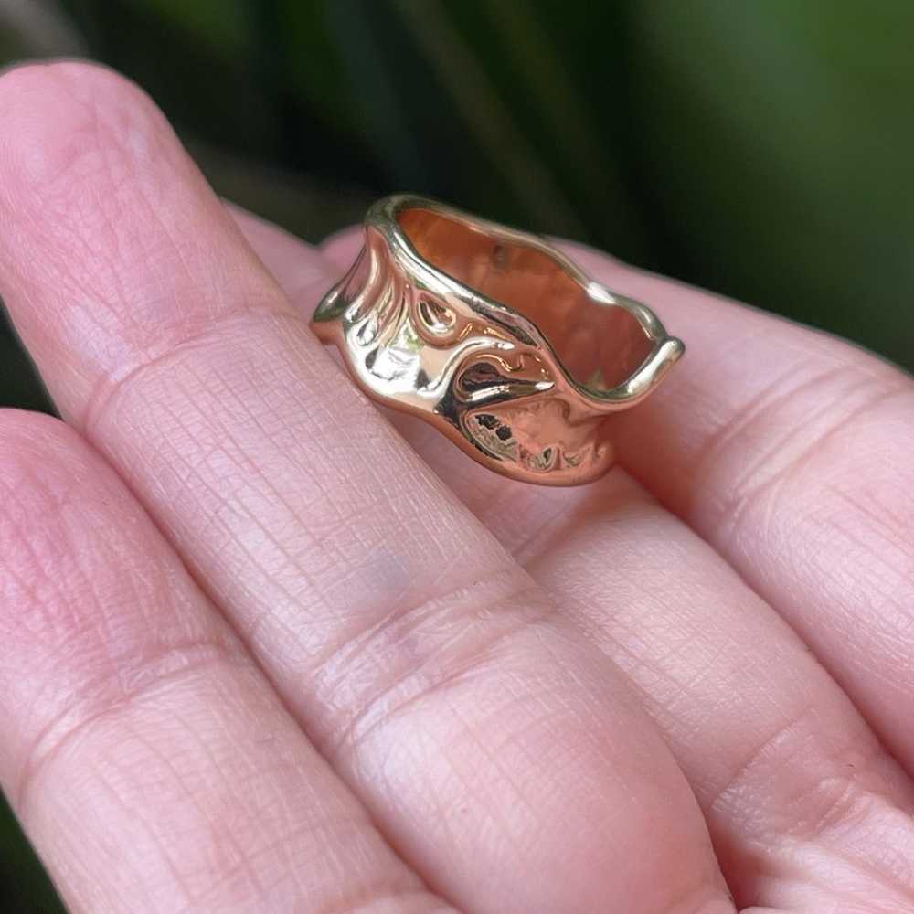 Hammered style rose gold tone size 5.0 pinky ring - image 6