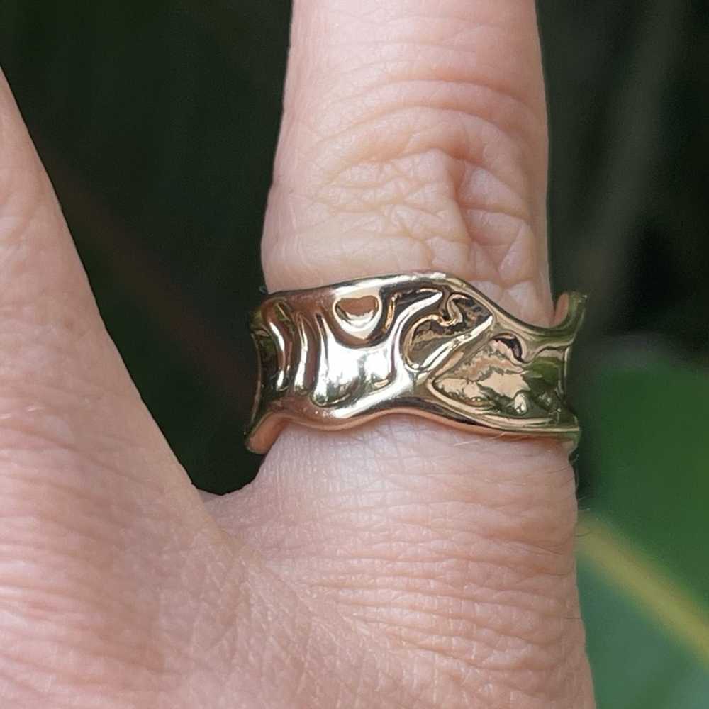 Hammered style rose gold tone size 5.0 pinky ring - image 7